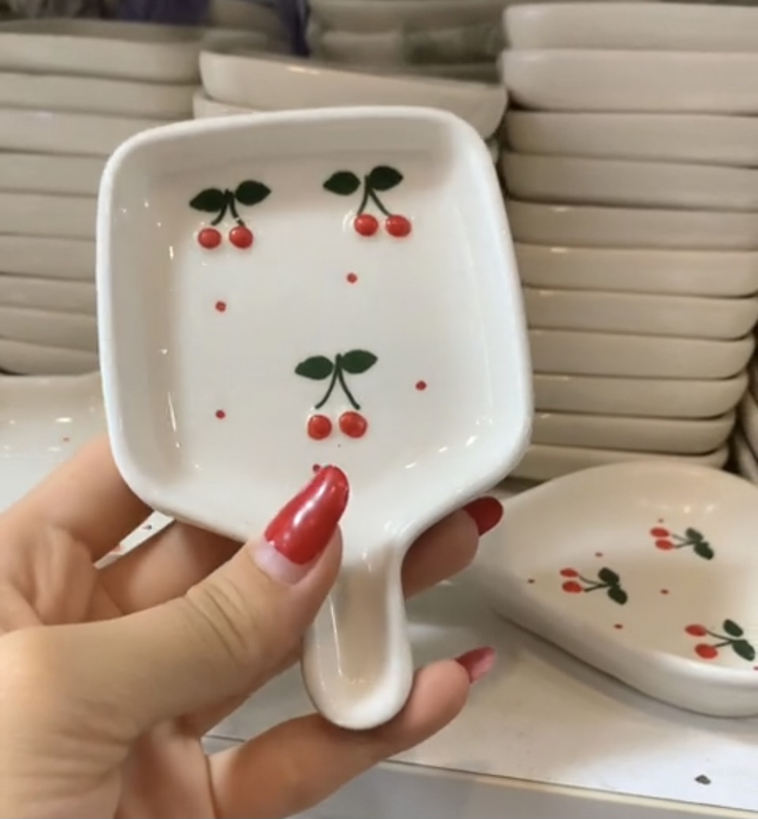 خرما خوری گیلاسی تک دسته سرو کشمش و مویز